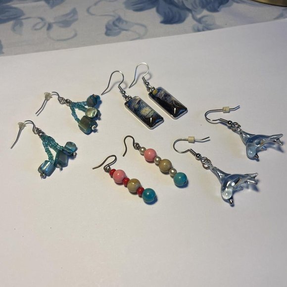 Lot Of 4 Costume Earrings Pierced Beaded Dangle - Bead With Blue Tones - Picture 1 of 7